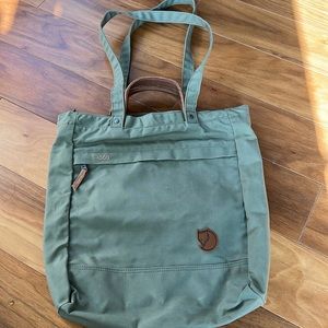Fjallraven Totepack No. 1 bag in green - converts from tote to backpack!